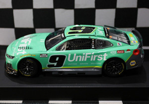 Lionel Racing 1:24 Chase Elliott #9 UniFirst 2026 Chevrolet NASCAR w/ Stand
