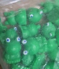 NQEUEPN 50pcs Mini Resin Frogs Green Figurines New Crafts Dollhouse Garden