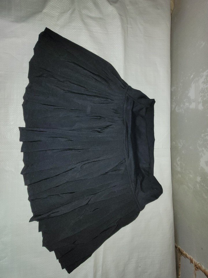 cotton on body pleated Black  skirt size s excellent condition built in shorts