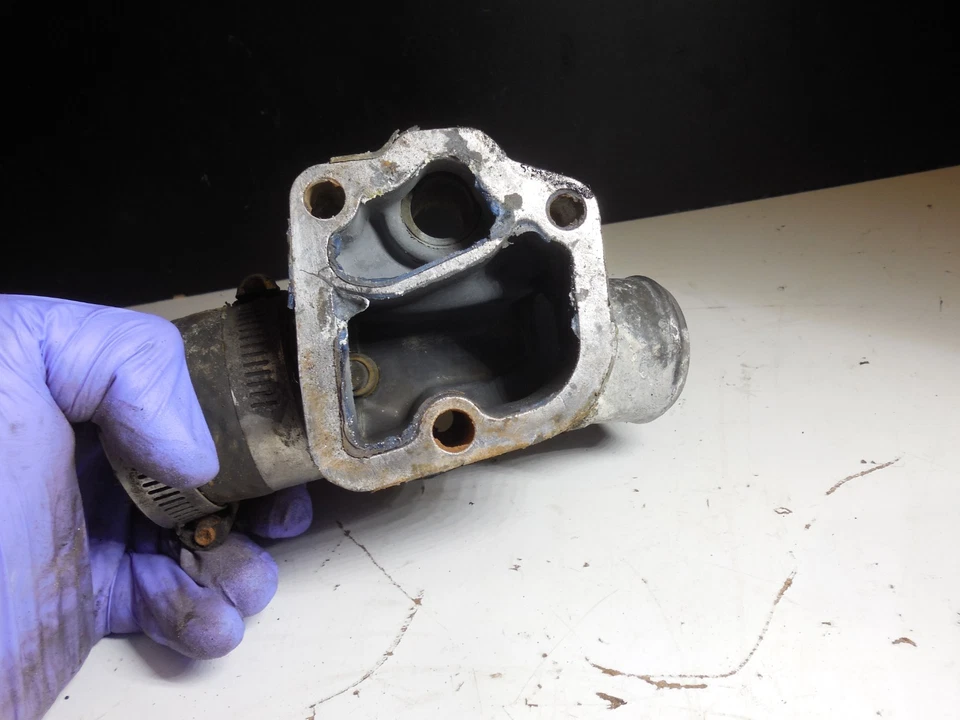 Bomba de agua brida tubo toma de entrada 1162011430 72-80 Mercedes Benz C107 450SL Foto 3 de 4