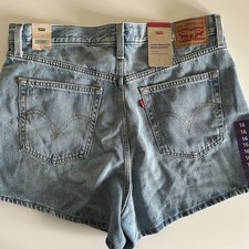 Levi s High Waisted Mom Shorts 3.5 Size 16 in Light Wash