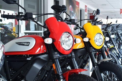 Carenatura naso Ducati Scrambler Sixty-2: Mandarino atomico - Foto 4 di 5