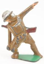 1930-40s Manoil M56 31 Lead Dimestore Toy Soldier WWI Gas Mask Throwing Gernade