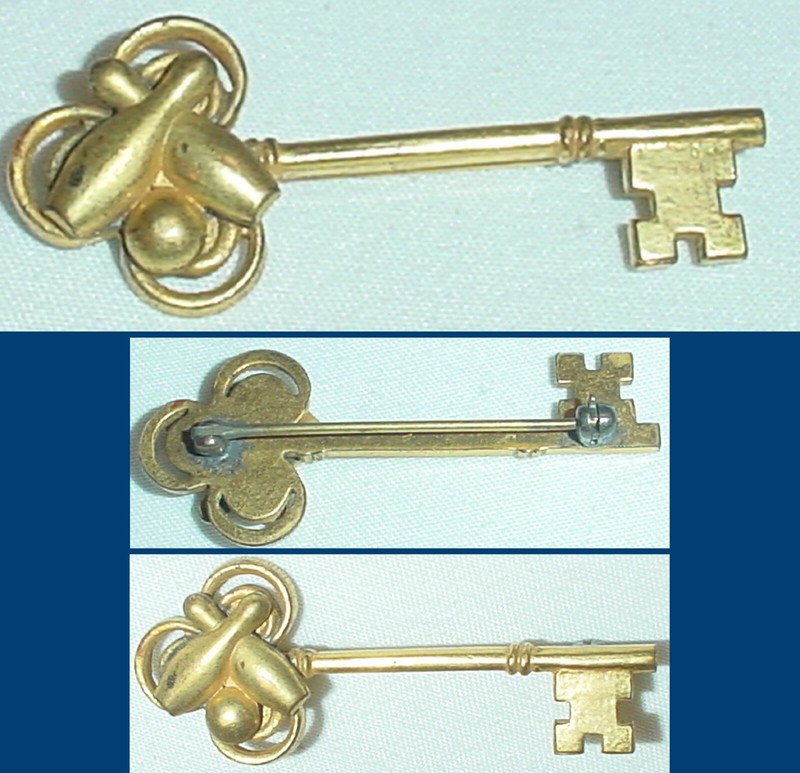 PIN AWARD or CEREMONIAL KEY CROSSED PINS & BOWLING BALL VINTAGE GOLDTONE