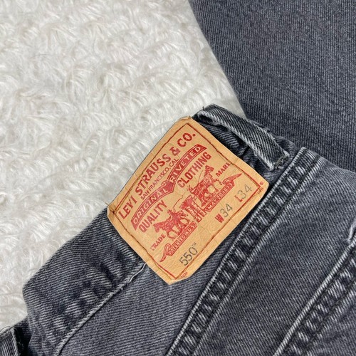 Pantalones de mezclilla vintage Levi’s 550 calce relajado para hombre talla 34x34 (35x31) negro lavado J3E - Imagen 4 de 6