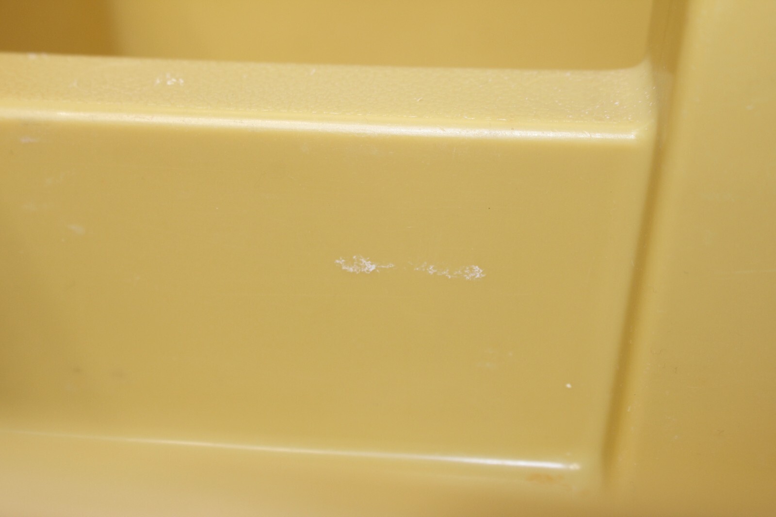 Yellow Rubbermaid 3153 Divided Storage Roughneck Carry Cleaning Craft Part Caddy