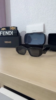 Lunettes de soleil Prada PRB06S – Noir – Occasion - Photo 1/4