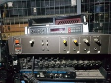 TASCAM MH 40 HEADPHONE AMPLIFIER