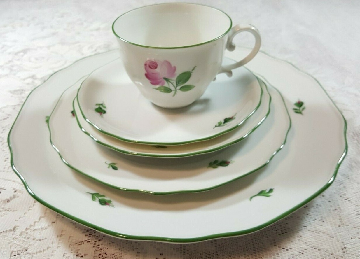 Image 1 - WIEN-AUGARTEN-AUSTRIA-VIENNESE-ROSE-5089-PORCELAIN-DINNERWARE-5-pc-Setting