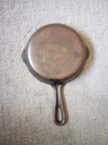 Vintage No. 3 Griswold Erie PA Cast Iron Skillet, 709, double spout, sits flat