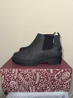 Muk Luk Women’s Finley Francis Fashion Boot Sz 6.5 NIB - Image 1 of 4