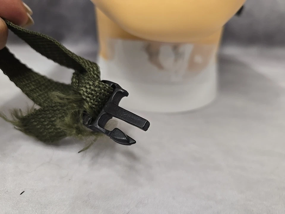 Casco de plástico para disfraz grande ajustable negro Foto 4 de 4