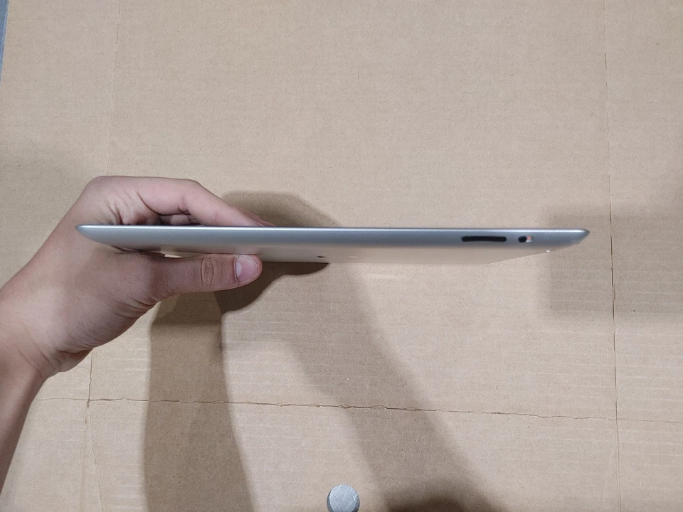 Good Condition Apple iPad 2nd Generation Black 9.7in 16GB Wifi + 3G Tested Works - Image 3 of 4