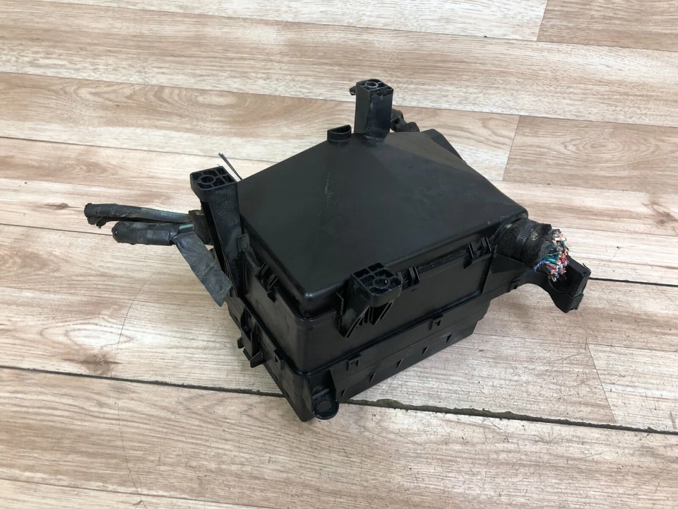 LEXUS LX470 OEM CAJA DE FUSIBLES DELANTERA DEBAJO DEL CAPÓ FUSIBLES RELÉ SOPORTE DE UNIÓN 03-07 Foto 4 de 4