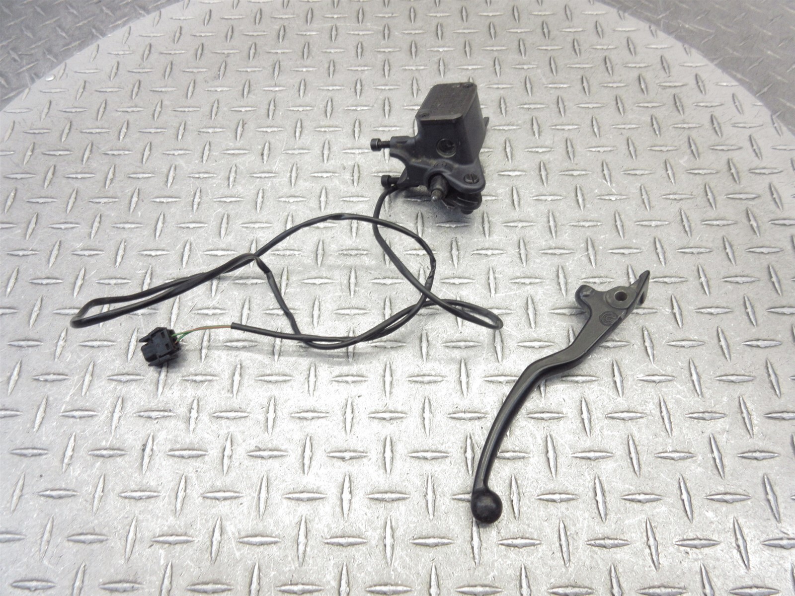 02 BMW F650gs Front Brake Master Cylinder Pump 32727675260 for 