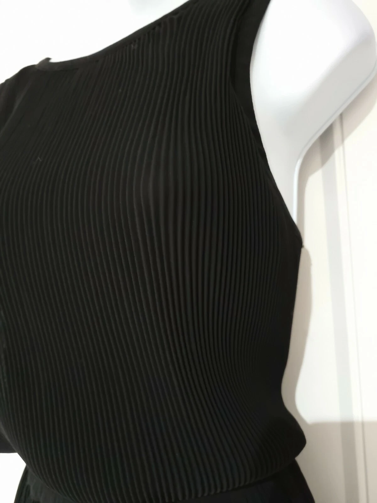 Abito donna Michael Kors nero fine pieghe senza maniche cravatta in vita occasione 8 nuovo.