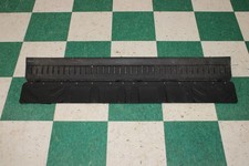 02-13 Avalanche Black Rear Cabin Midgate Mid Gate Gutter Drain Panel Oem Factory 02-13 Avalanche Black Rear Cabin Midgate Mid Gate Gutter Drain Panel Oem Factory