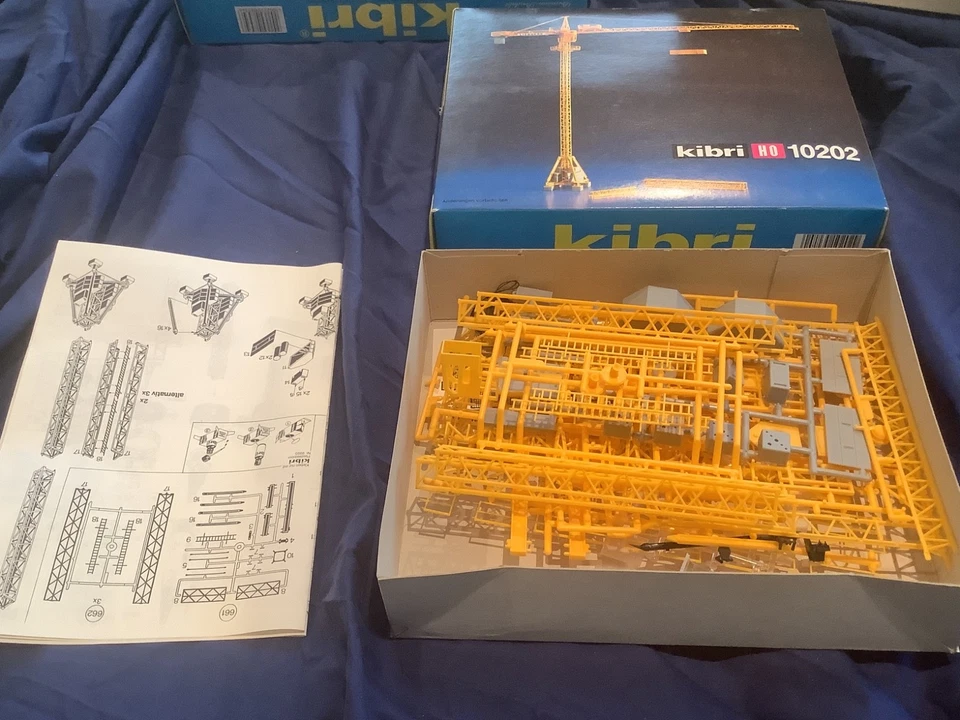 Kibri Liebherr tower crane 10202 NOS - Image 2 of 2