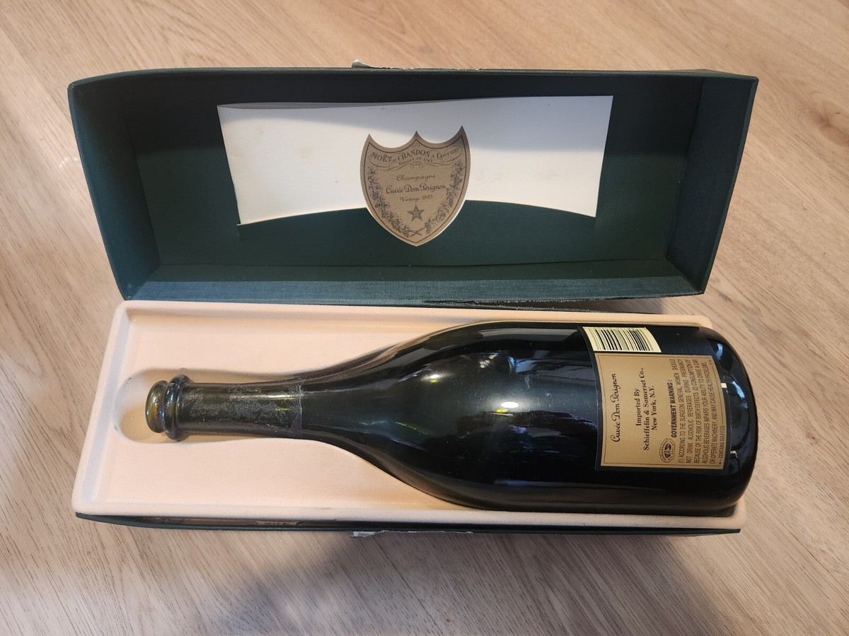 Moët & Chandon Cuvée Dom Pérignon 1993 Moët & Chandon Brut Champagne Cuvée Dom Pérignon 1993