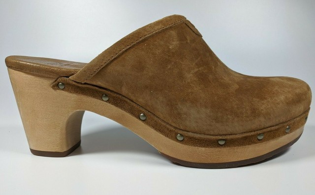 tan clogs