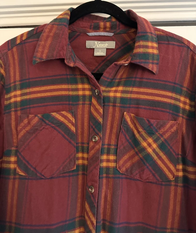 Camisa de franela con botones a cuadros roja talla mediana Natural Reflections para mujer  Foto 2 de 4