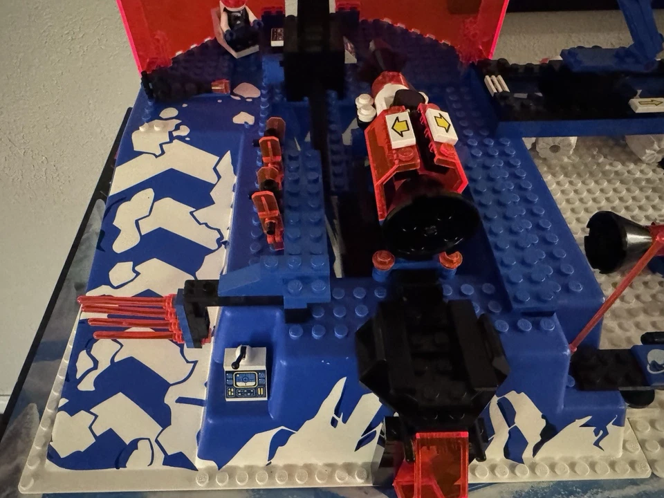 Vintage Space LEGO 6983 Ice Station Odyssey Complete Ice Planet Theme Set - Image 3 of 4