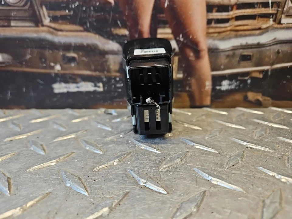 Door Window Switch WVE 1S12999 - Image 3 of 4