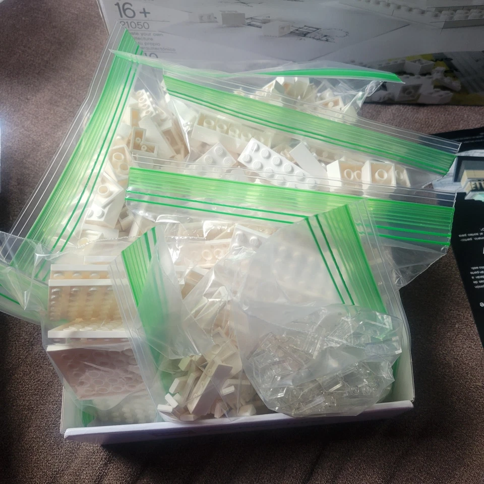 Lego 21050 Architecture Studio Retired Set 1210 Pcs. w Box Manual Trays - Image 4 of 4