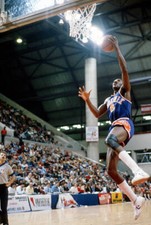 Walter Davis of the Phoenix Suns 1980s Basketball Photo 5