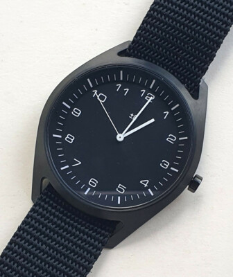 NAOTO FUKASAWA Quarz Armbanduhr ZFW-V105, Plus Minus Zero, Japan 2009 VERGRIFFEN