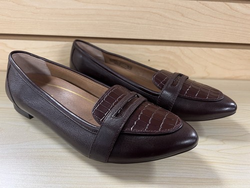 NWOB Vionic Savannah Slip On Leather Flats Women’s 7.5 Professional Classic