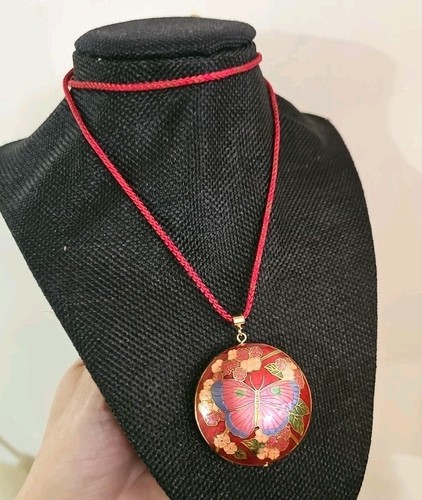 Vintage 80s Scarlet Red Gold Cloisonné Enamel Butterfly Pendant On cord Necklace - Picture 2 of 4