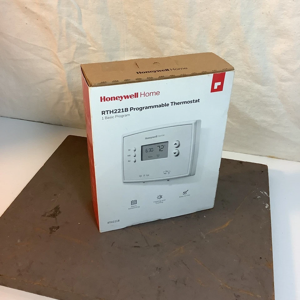 Honeywell Home RTH221B Programmable Thermostat - Image 2 of 4