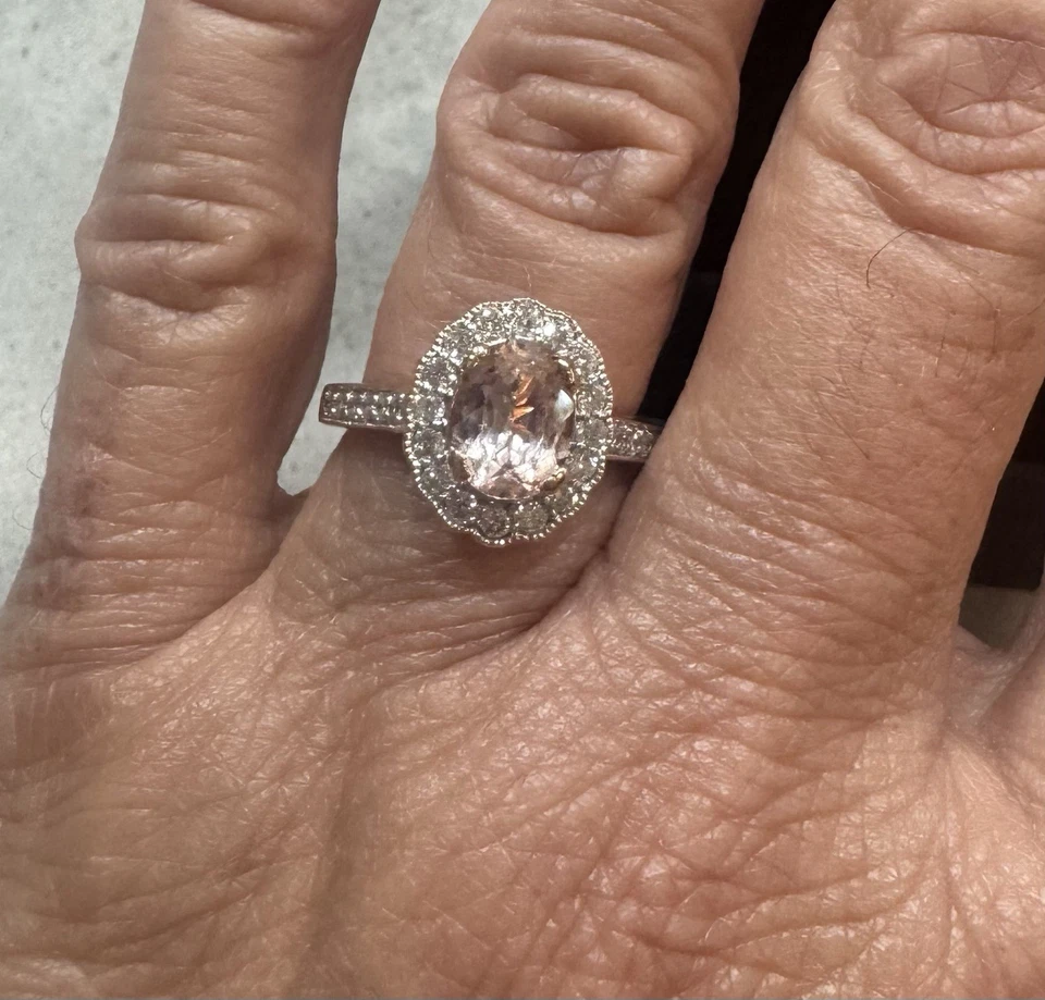 Anillo de compromiso ovalado de oro rosa con diamantes de morganita genuina talla 6 Foto 4 de 4