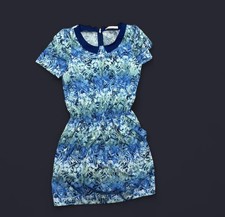 ✨ Blue floral print mini dress with short sleeves and zipper back. Size: S✨