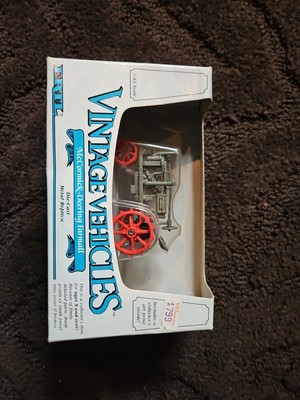 Vintage Vehicles McCormick-Deering Farmall Tractor - 1:43 Scale