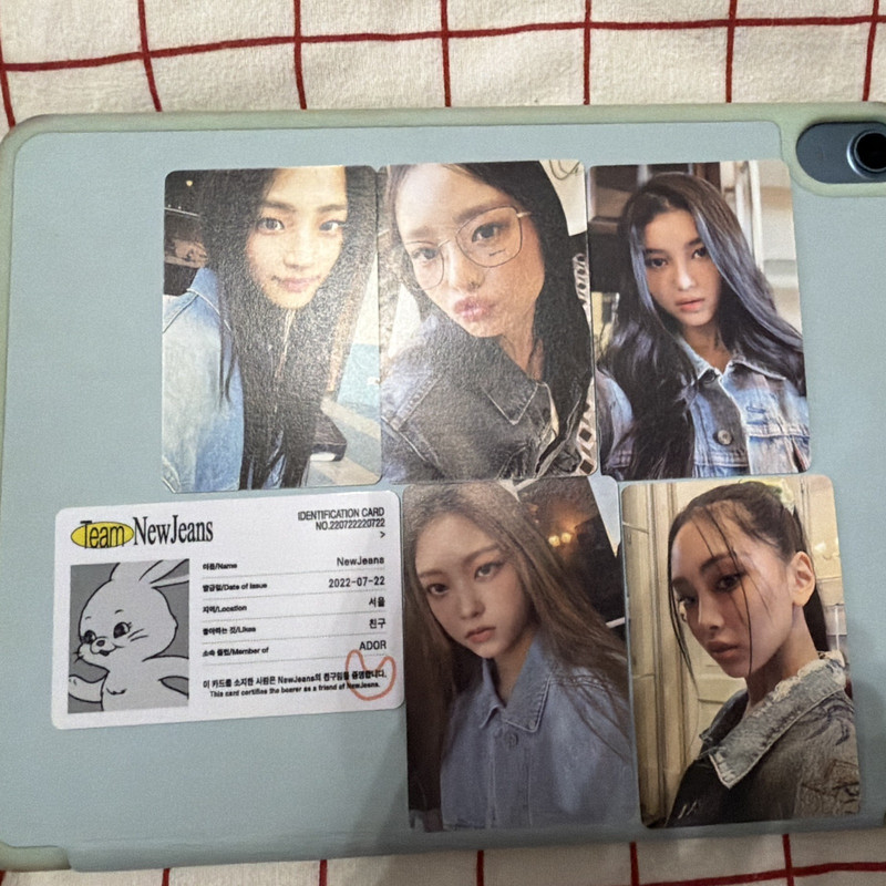 NEWJEANS OT5 DEBUT ALBUM NEWJEANS PHOTO STUDIO PHOTOCARD & ID CARD