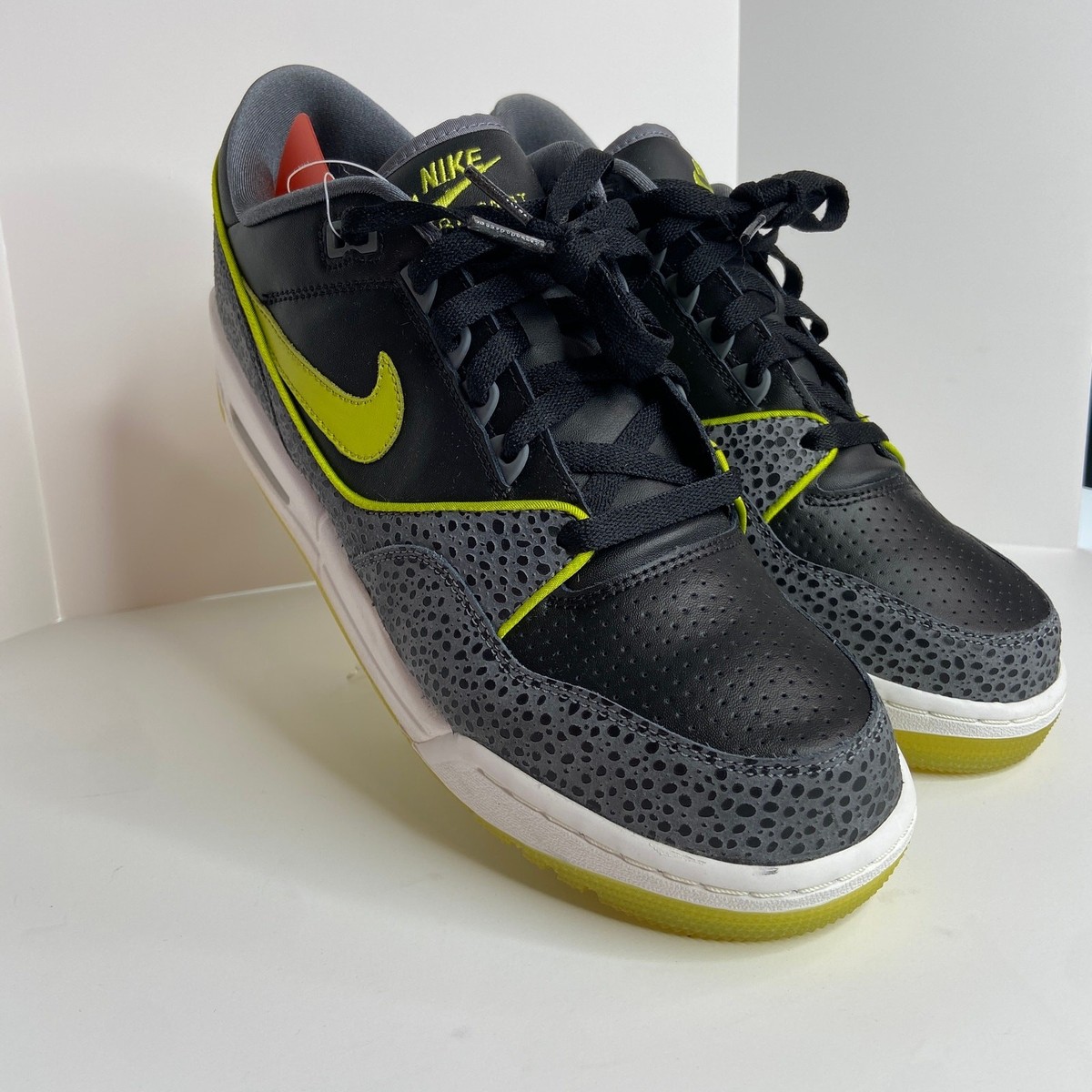 Nike AIR Assault Low Bright Cactus Sneakers NIB - Men