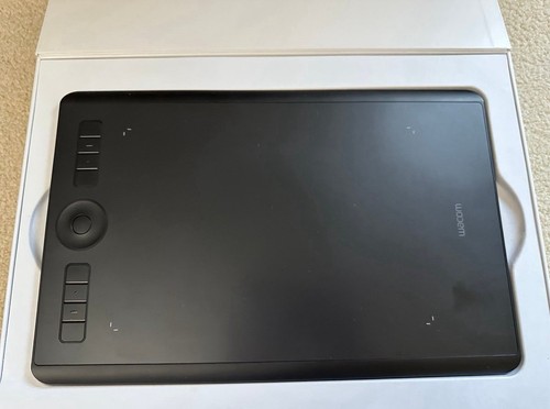 Wacom Intuos Pro PTH-660 Medium Drawing Tablet with Pen and Pen Stand - Photo 3/5