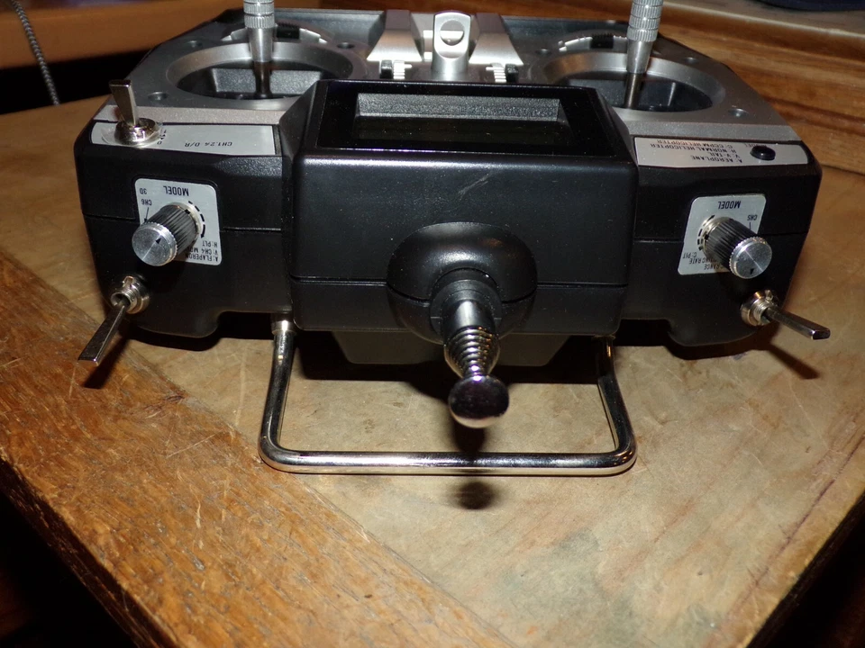 Radiocommande ART'TECH - RADIO Efly 100C - 3 servos - chargeur - avion - helico - Photo 4/4