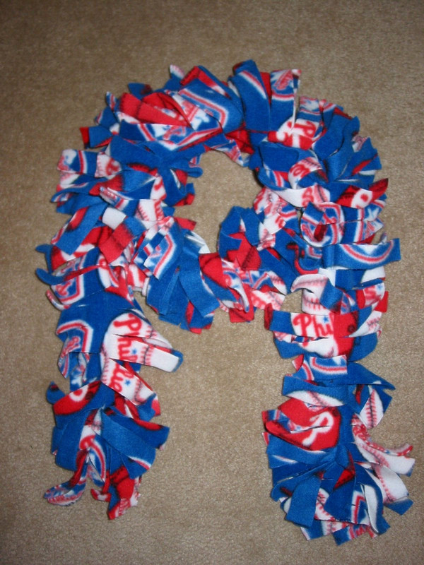 PHILADELPHIA PHILLIES HANDMADE FRINGED UNIQUE NOVELTY SCARF, New