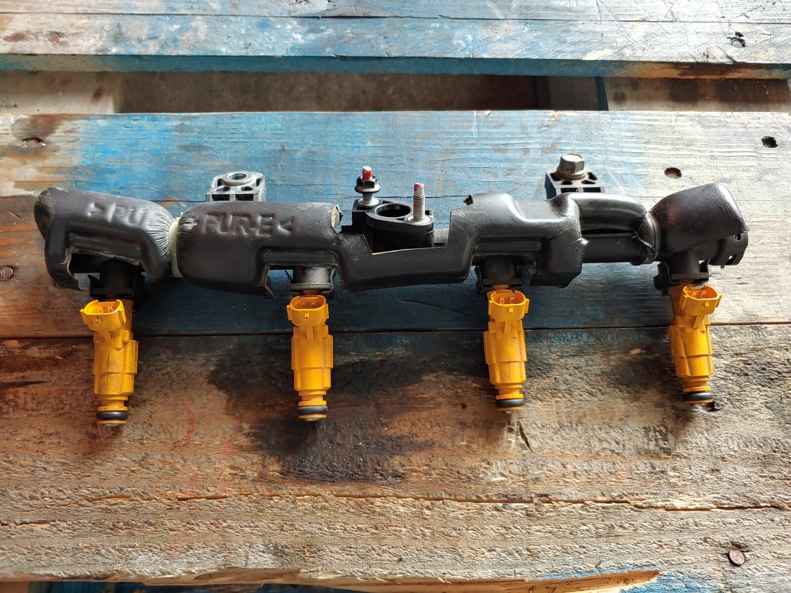 Hyundai Genesis Coupe 2.0T Engine Fuel Injectors 20132014 OEM eBay