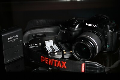Pentax K10D + 18-55 WR AL kit lens + Grip + 2 batteries + charger