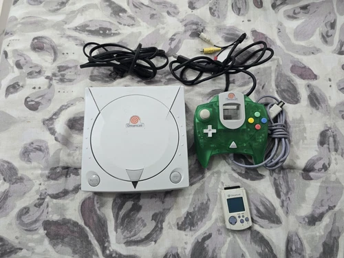 SEGA Dreamcast Console - White HKT-3020 Complete