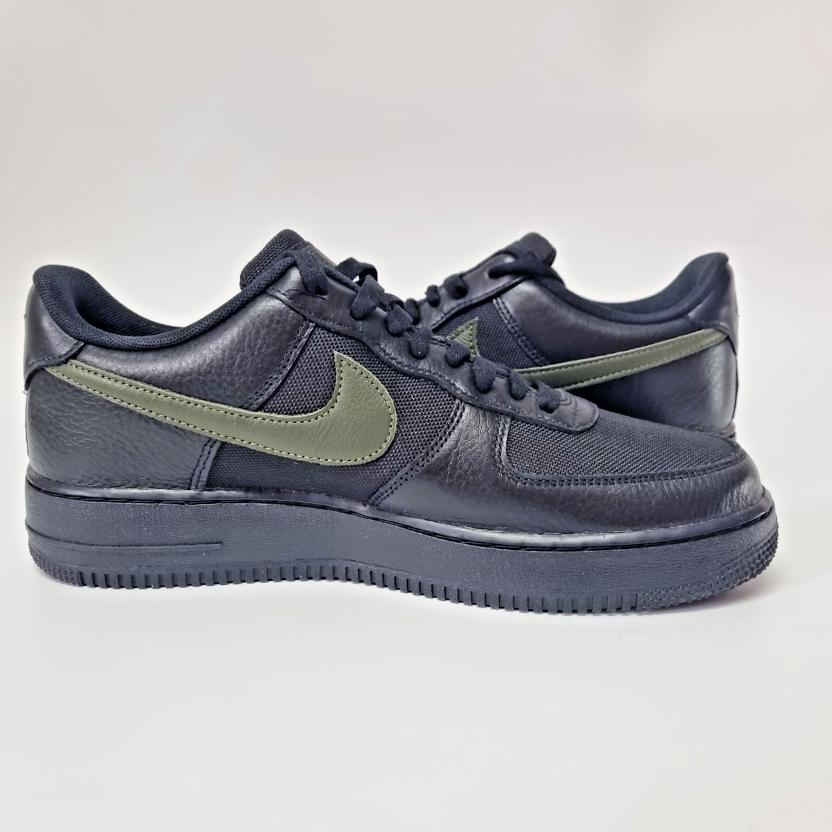 Nike Air Force 1 Men's Size 9.5US 8.5UK GORE-TEX Black-Khaki Low