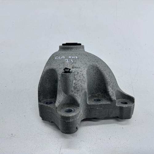 MERCEDES CLA X117 ENGINE MOUNT BRACKET A2462401109 2.1 CDI OM651.930 15-19 - Picture 2 of 12
