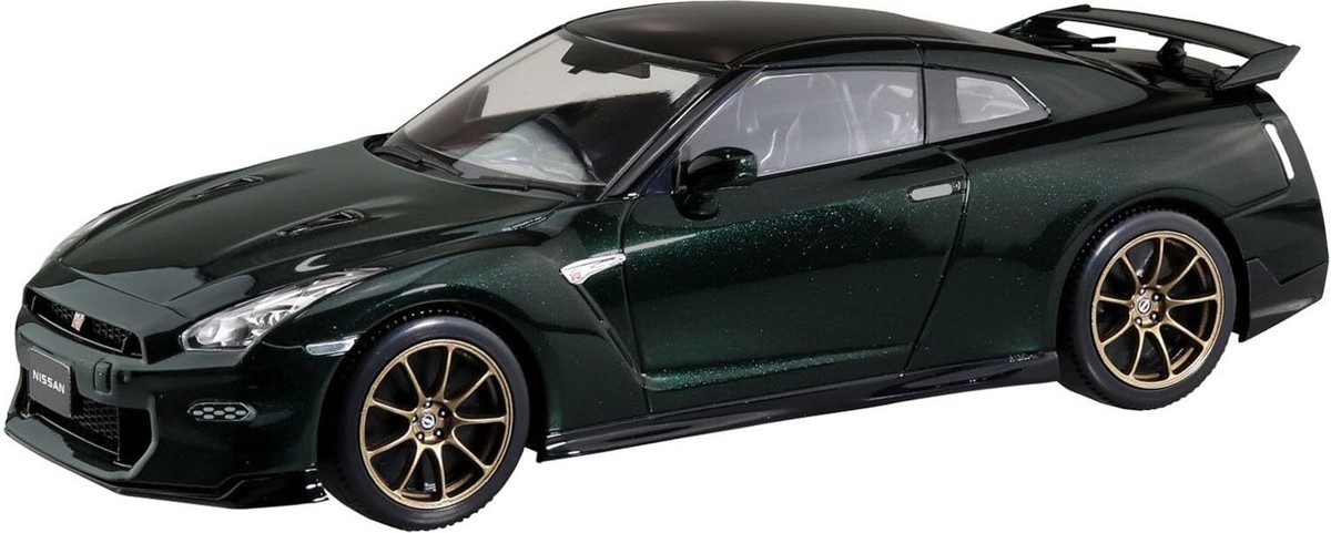 Aoshima Nissan R35 Nissan GT-R 2004 Midnight Purple 1:32
