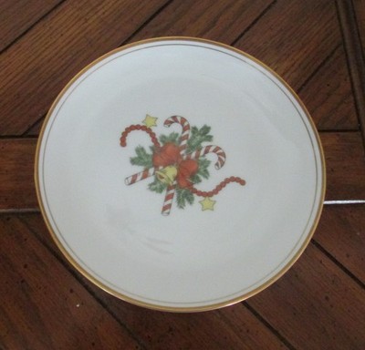 A Single Fitz & Floyd Dessert/Pie Plate St. Nicholas Collection 6 7/8 diameter