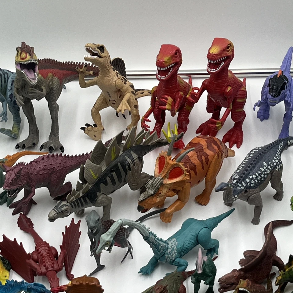 Lote de 105 piezas de juguetes de dinosaurios masivos Parque Jurásico y más juguetes de tamaño mini a mediano Foto 3 de 4