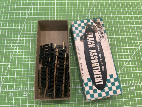 Atlas HO "Snap or Custom" Track Assortment, #47, 10 Sections - Picture 5 of 5